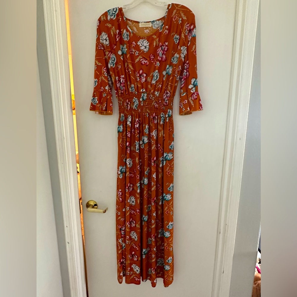 Woman’s dress very flattering size large